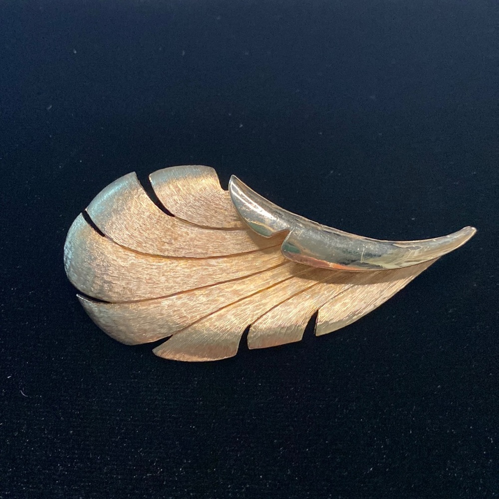 Vintage Gold Leaf Textured Brooch